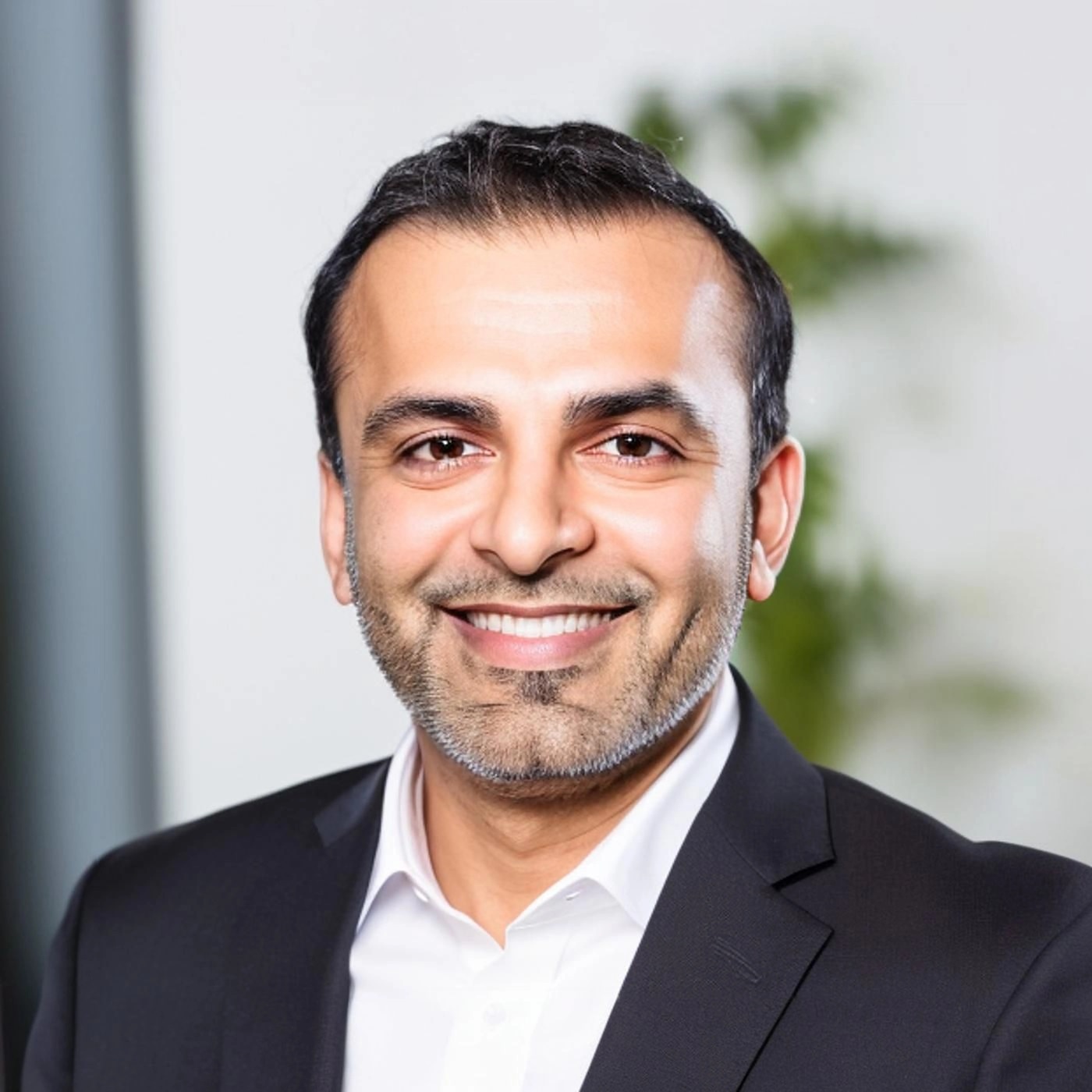 Shariq Refai, MD, MBA, board-certified psychiatrist and the reviewer of this article.